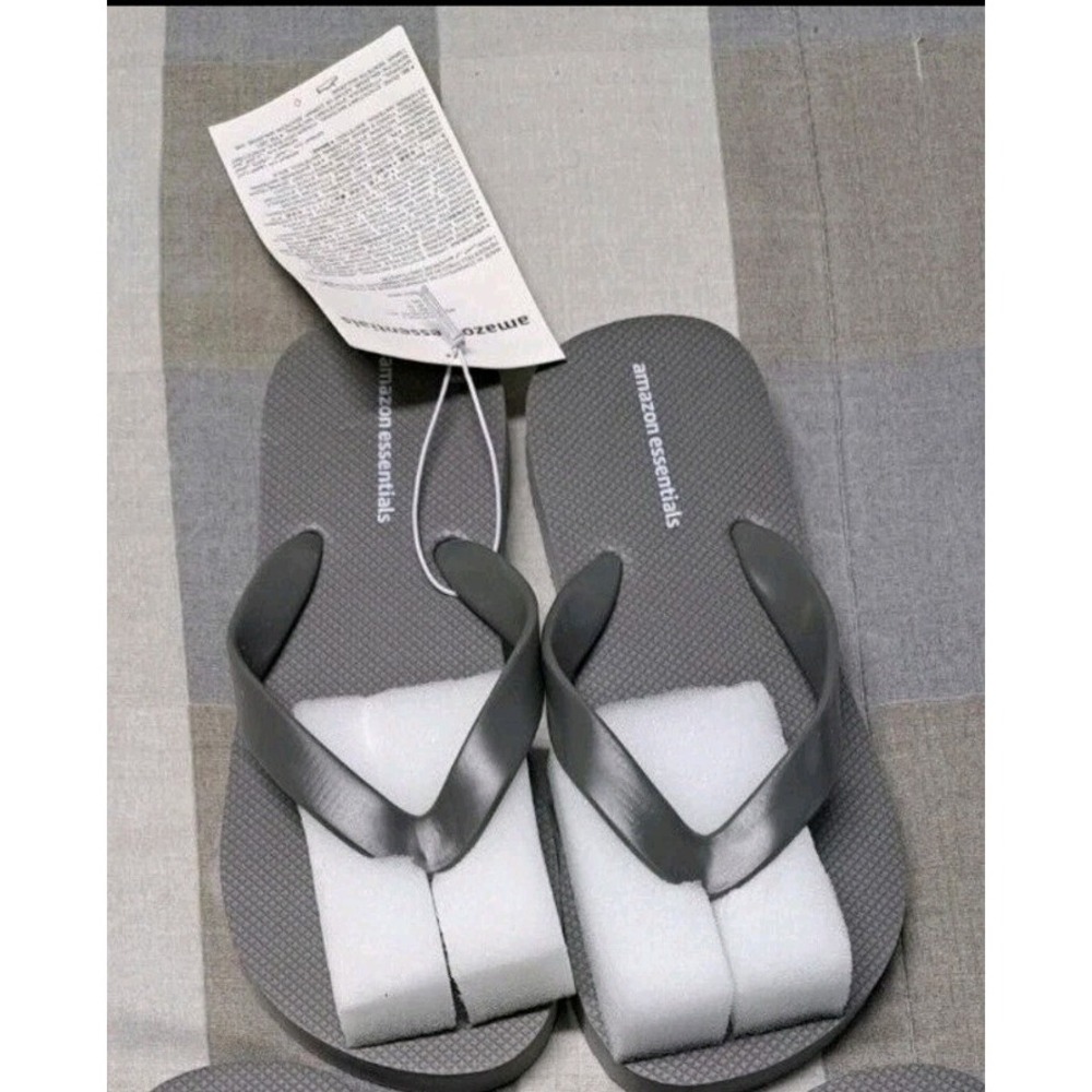 Amazon Essentials Kids Flip Flops Sandals Grey‎ Size 2 Youth Unisex New
